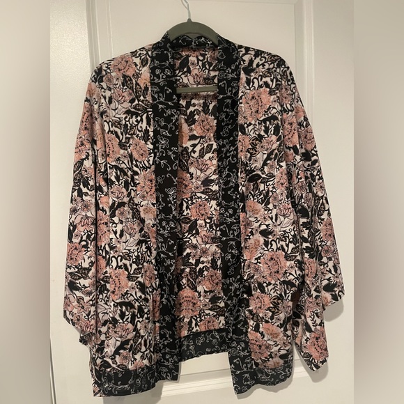 Urban Outfitter Kimono - Picture 1 of 2